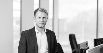 What is an insurance broker?